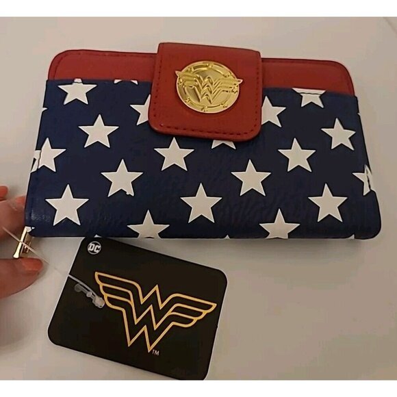 NWT DC Wonder Woman Official Bi-fold Wallet Zip Red Blue Gold Card Holder - Picture 1 of 5